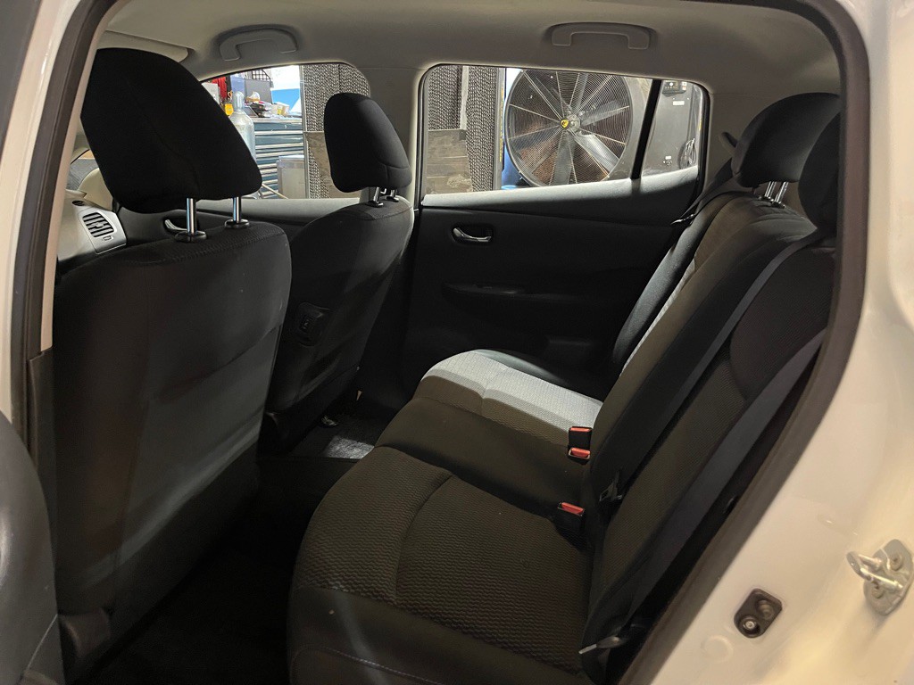2015 Nissan Leaf Image 18