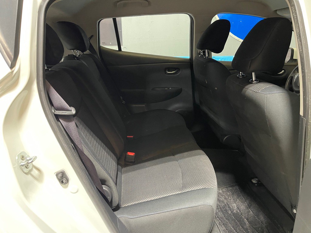 2015 Nissan Leaf Image 19