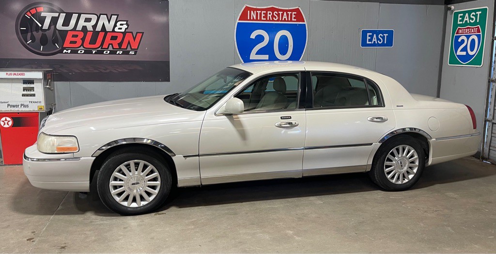 2004 Lincoln Town Car Image 3