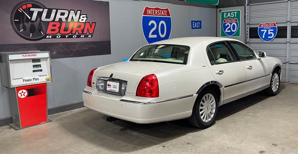 2004 Lincoln Town Car Image 4