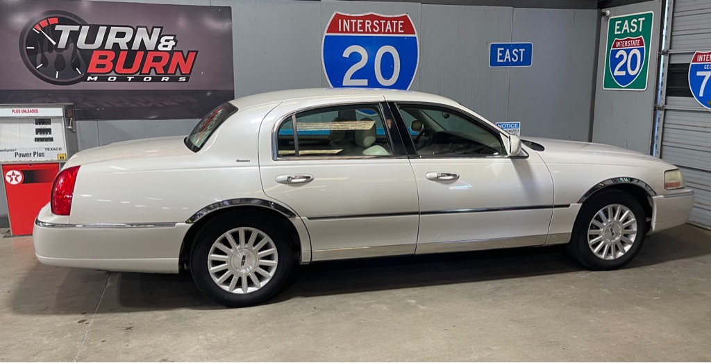 2004 Lincoln Town Car Image 5