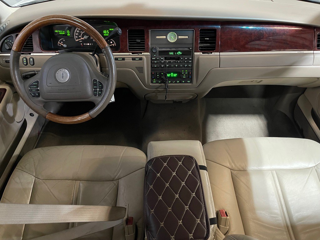 2004 Lincoln Town Car Image 15