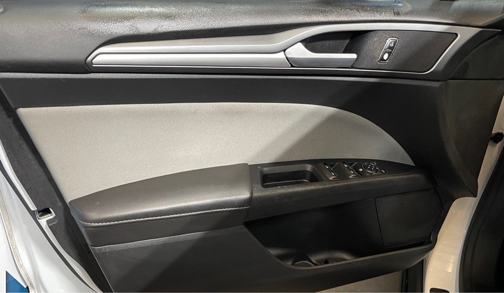 2016 Ford Fusion Image 9