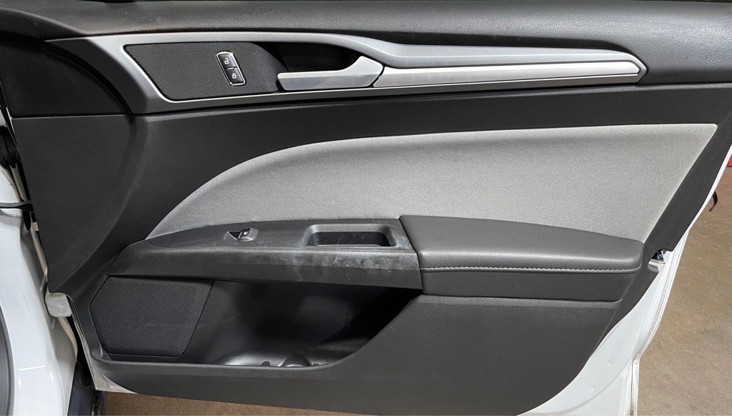 2016 Ford Fusion Image 16