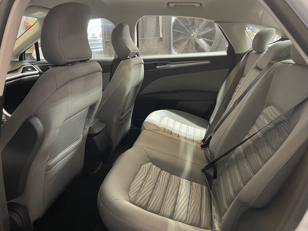 2016 Ford Fusion Image 18