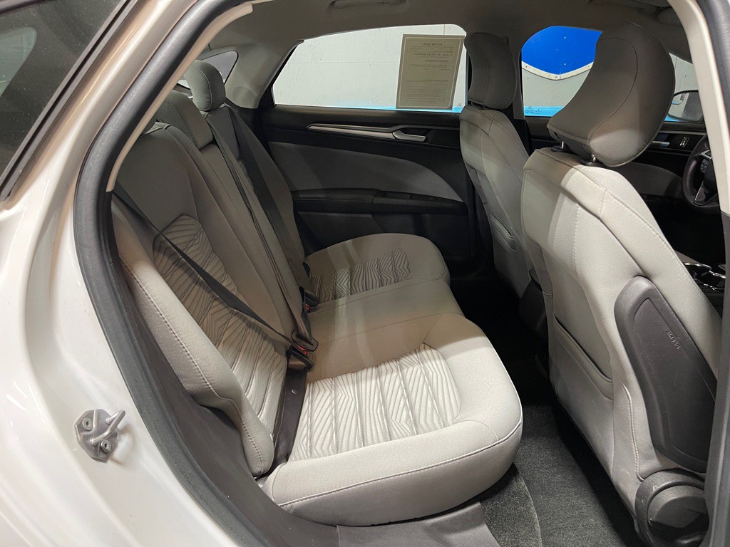 2016 Ford Fusion Image 19