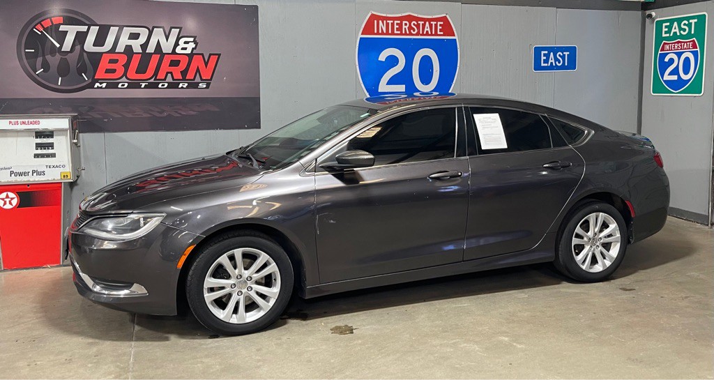 2016 Chrysler 200 Image 3