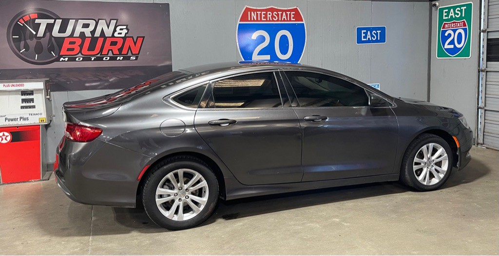 2016 Chrysler 200 Image 5
