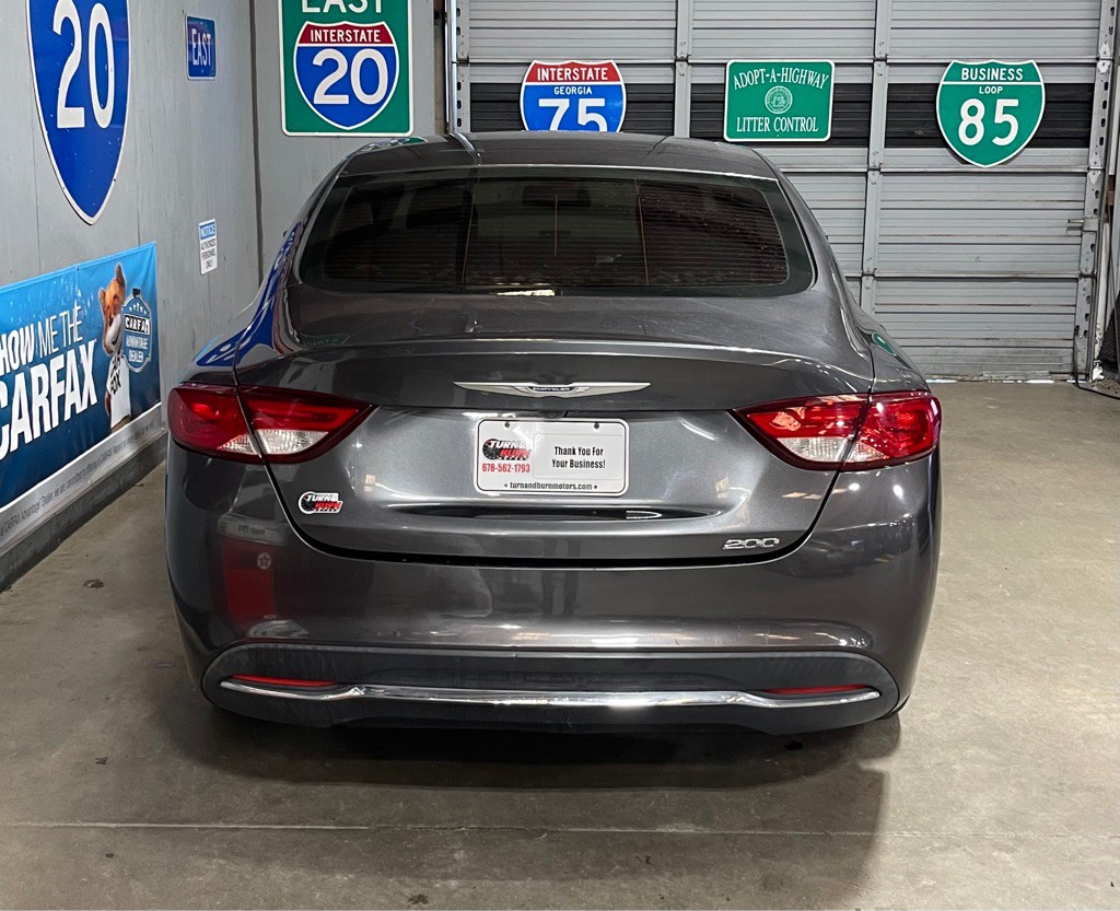 2016 Chrysler 200 Image 6