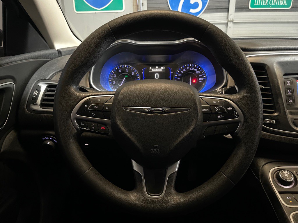 2016 Chrysler 200 Image 12