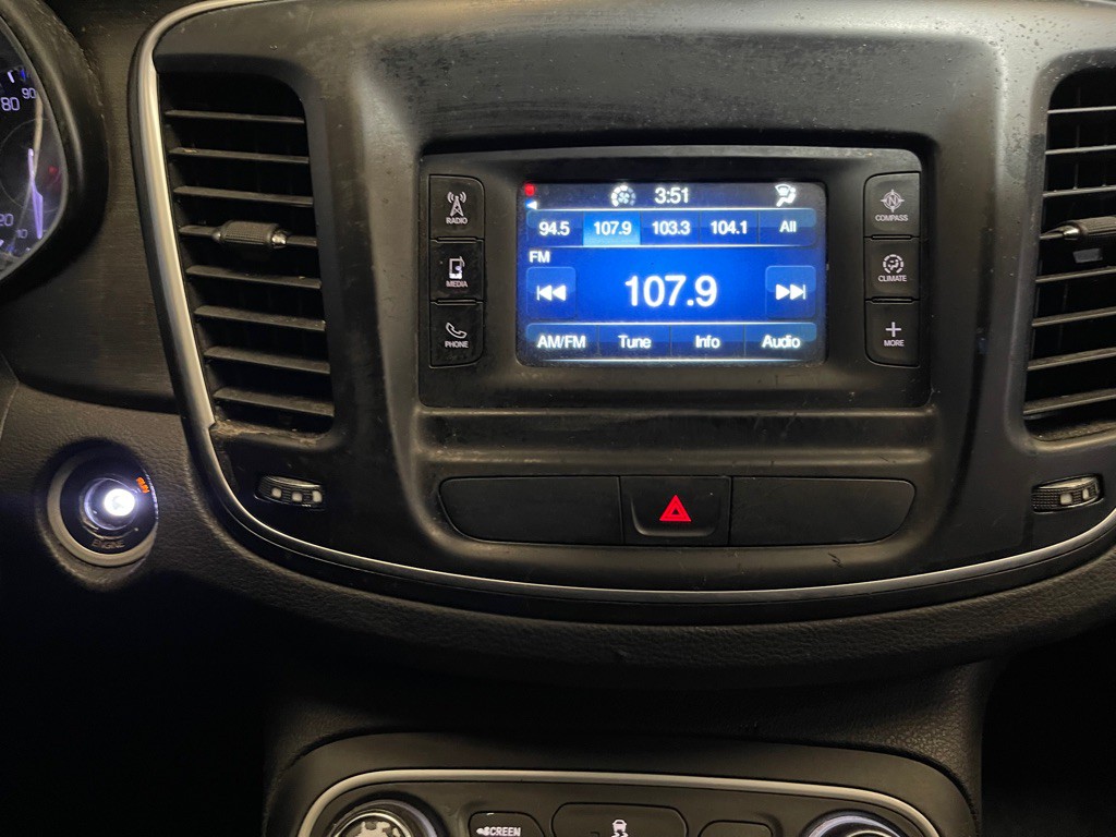 2016 Chrysler 200 Image 13
