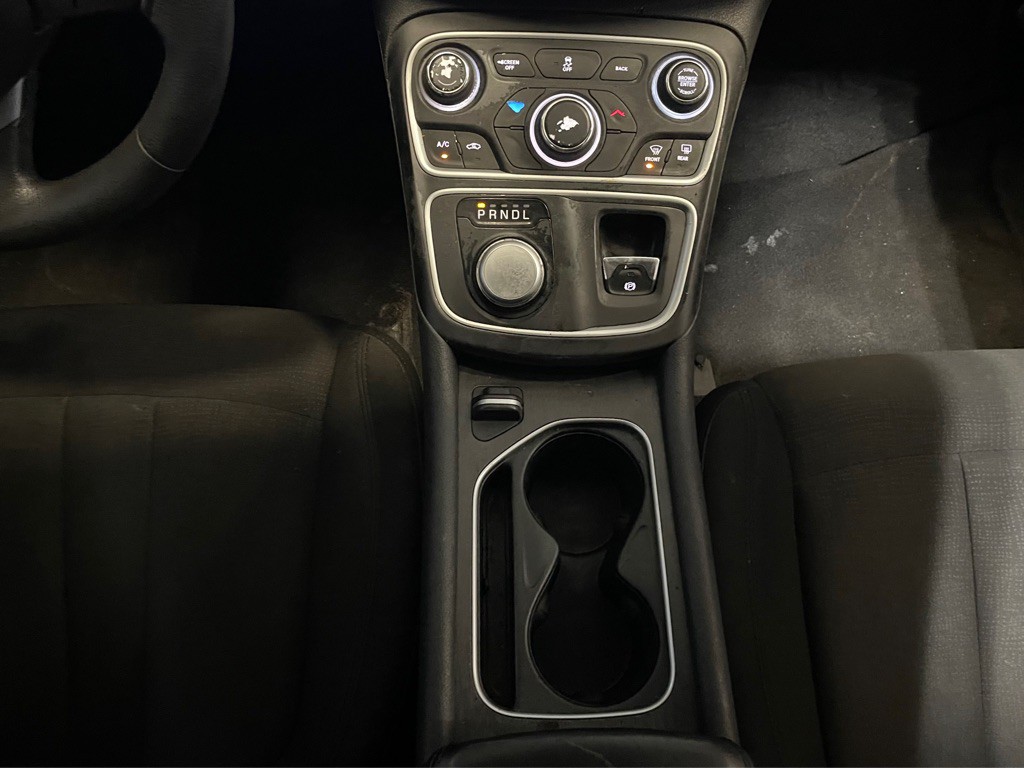 2016 Chrysler 200 Image 14