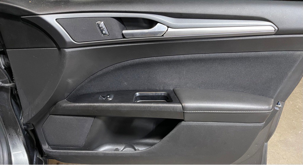 2016 Ford Fusion Image 16