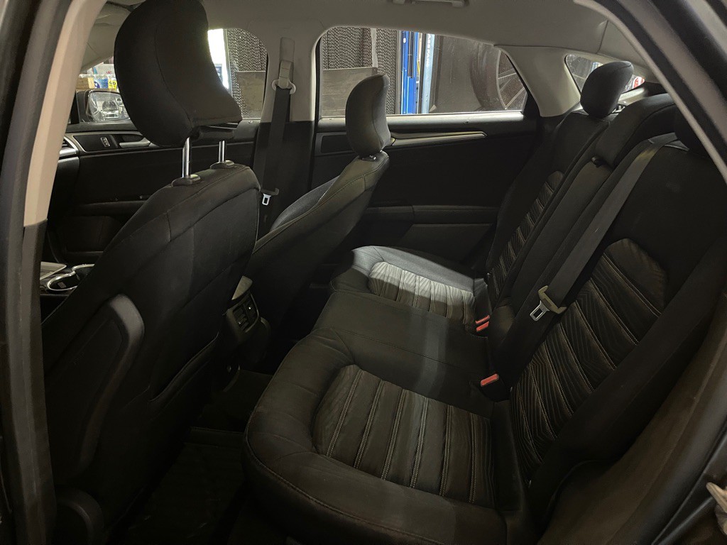 2016 Ford Fusion Image 18