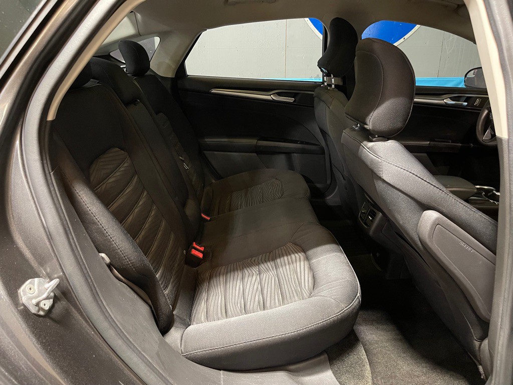2016 Ford Fusion Image 19