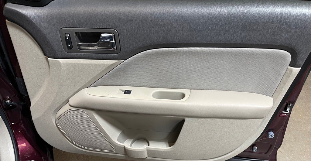 2011 Ford Fusion Image 16