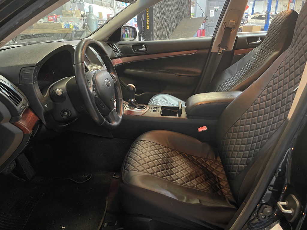 2009 INFINITI G37 Image 10