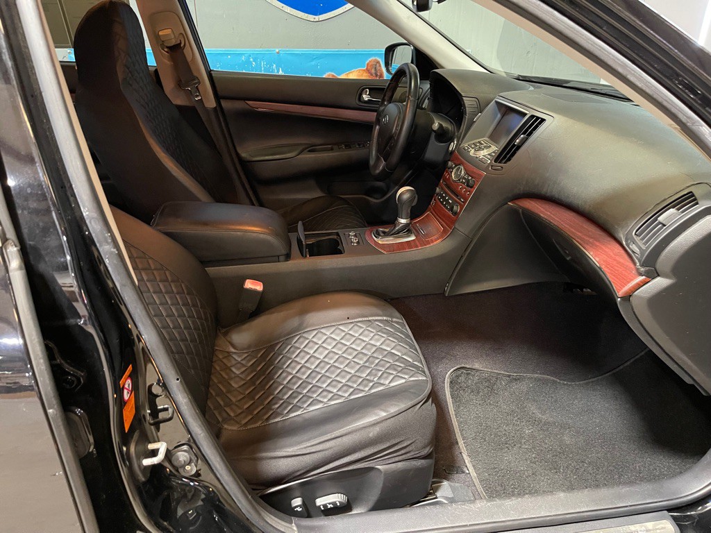 2009 INFINITI G37 Image 17