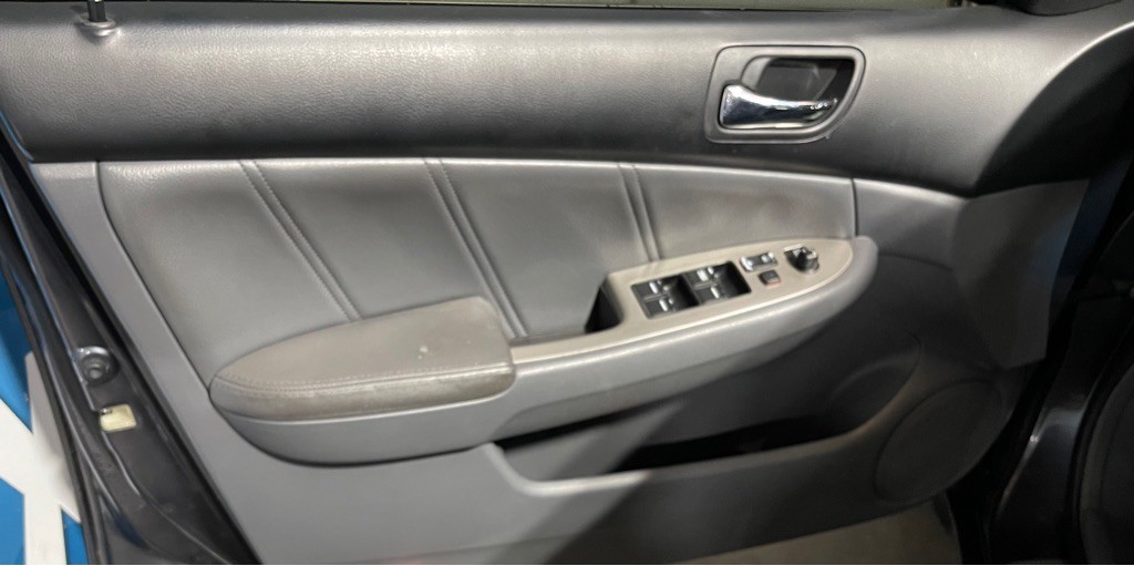 2005 Honda Accord Image 9