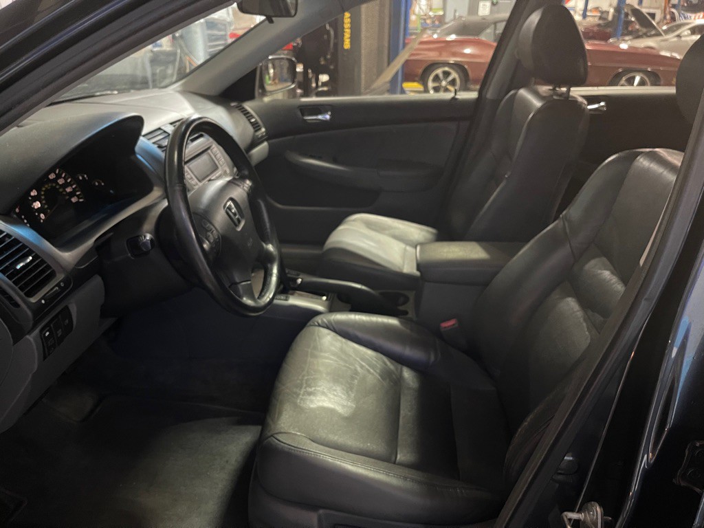 2005 Honda Accord Image 10