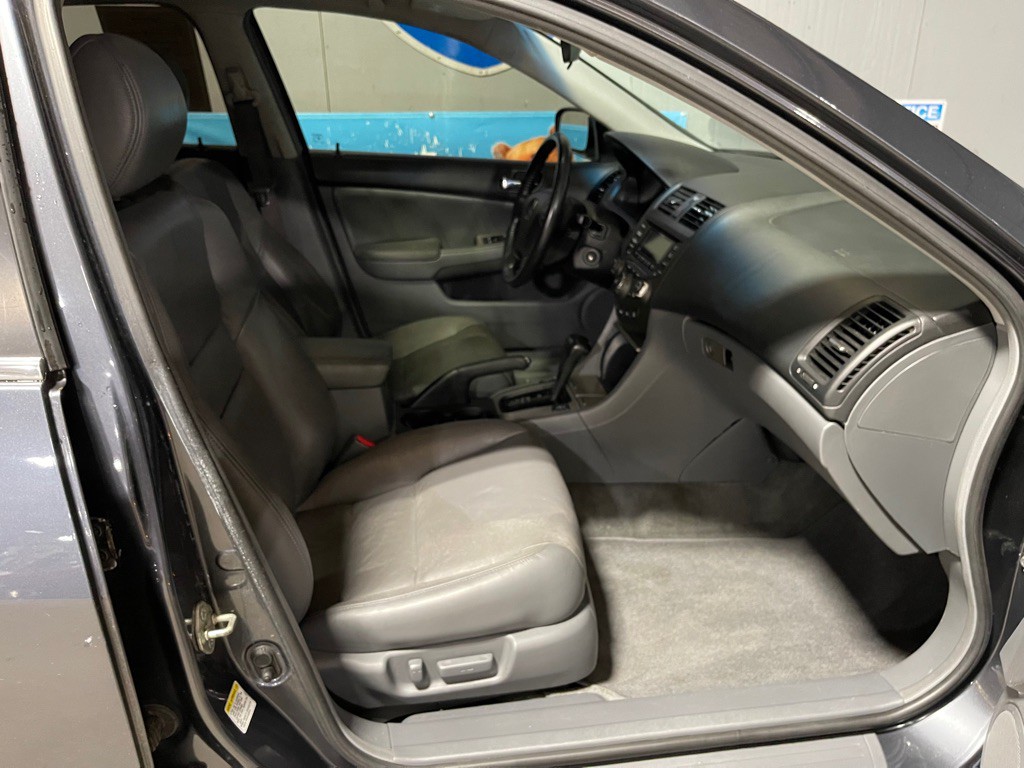 2005 Honda Accord Image 17
