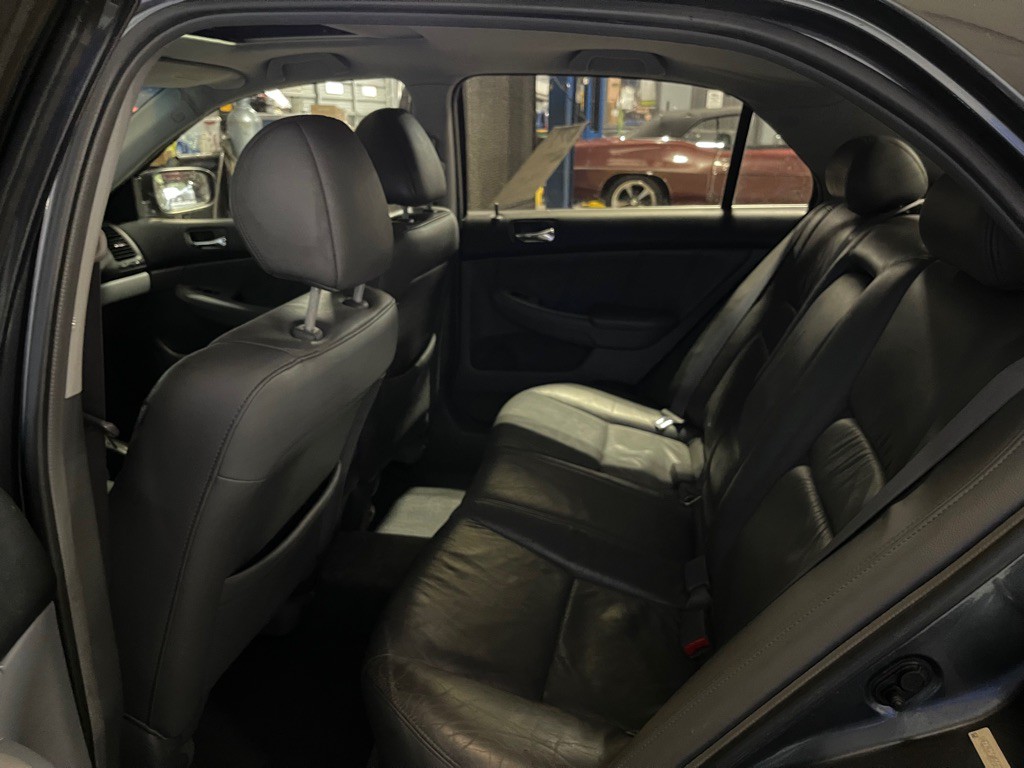 2005 Honda Accord Image 18