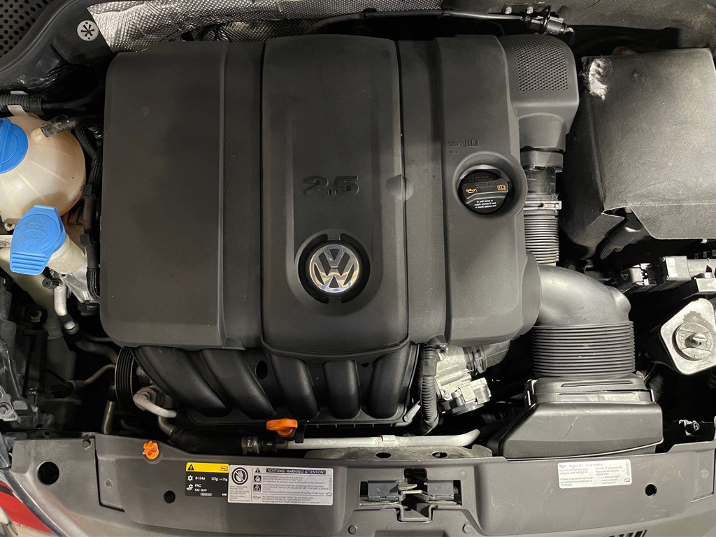 2013 Volkswagen Beetle Image 8