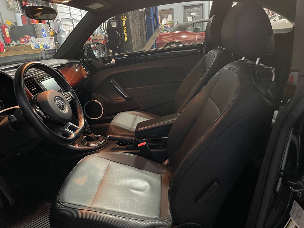2013 Volkswagen Beetle Image 10