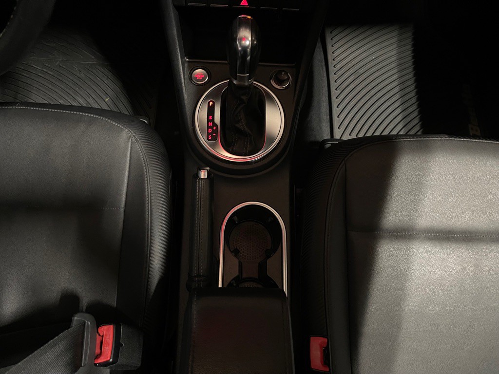 2013 Volkswagen Beetle Image 14