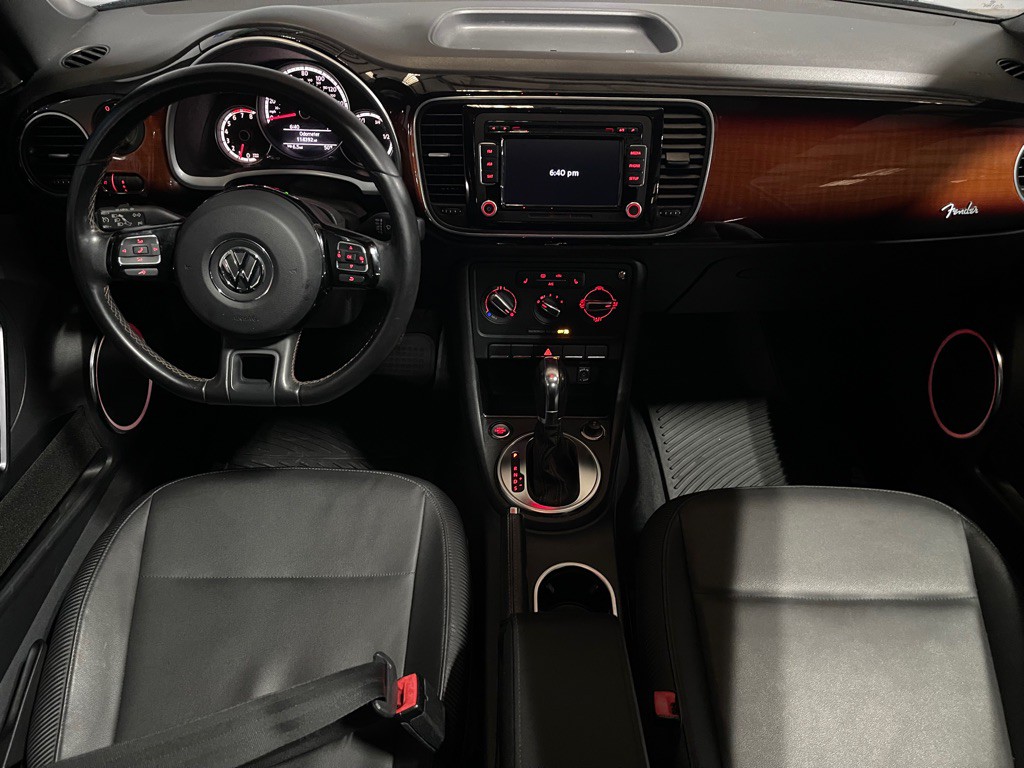2013 Volkswagen Beetle Image 15