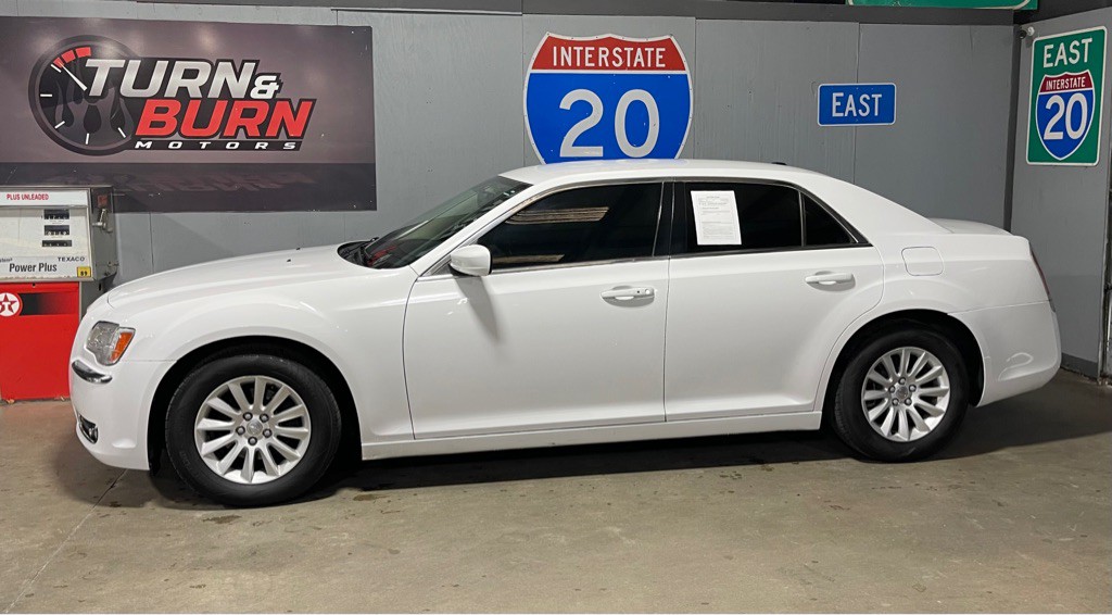 2014 Chrysler 300 Image 3