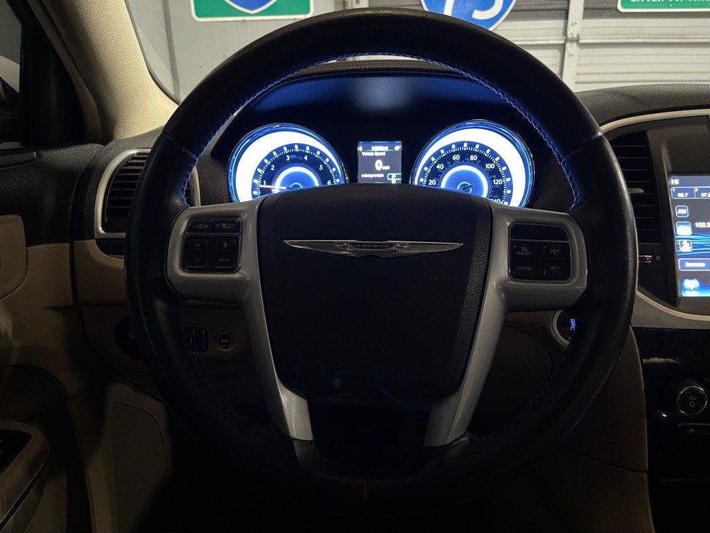 2014 Chrysler 300 Image 12
