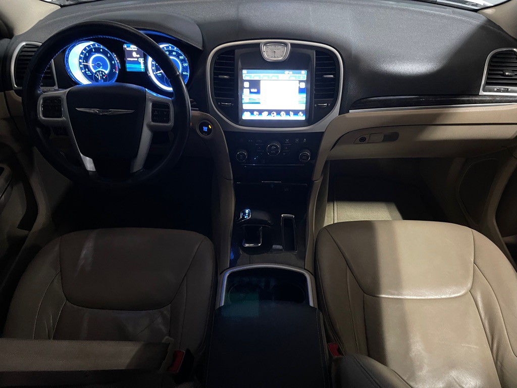 2014 Chrysler 300 Image 15