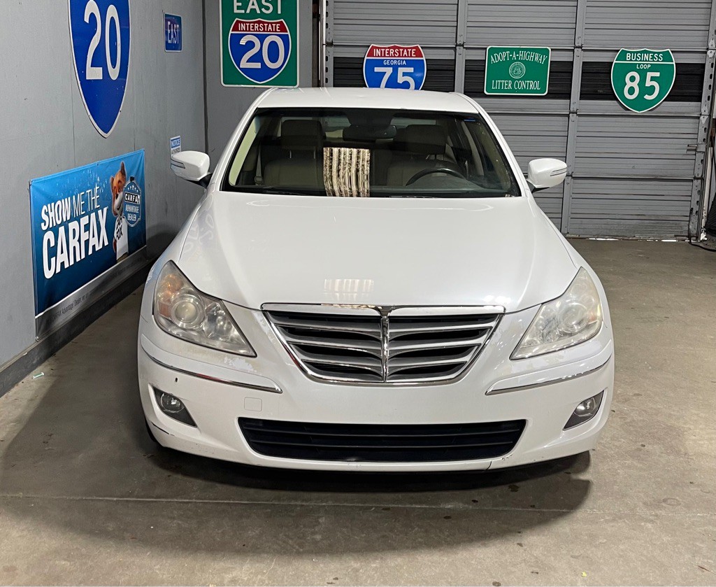 2011 Hyundai Genesis Image 2