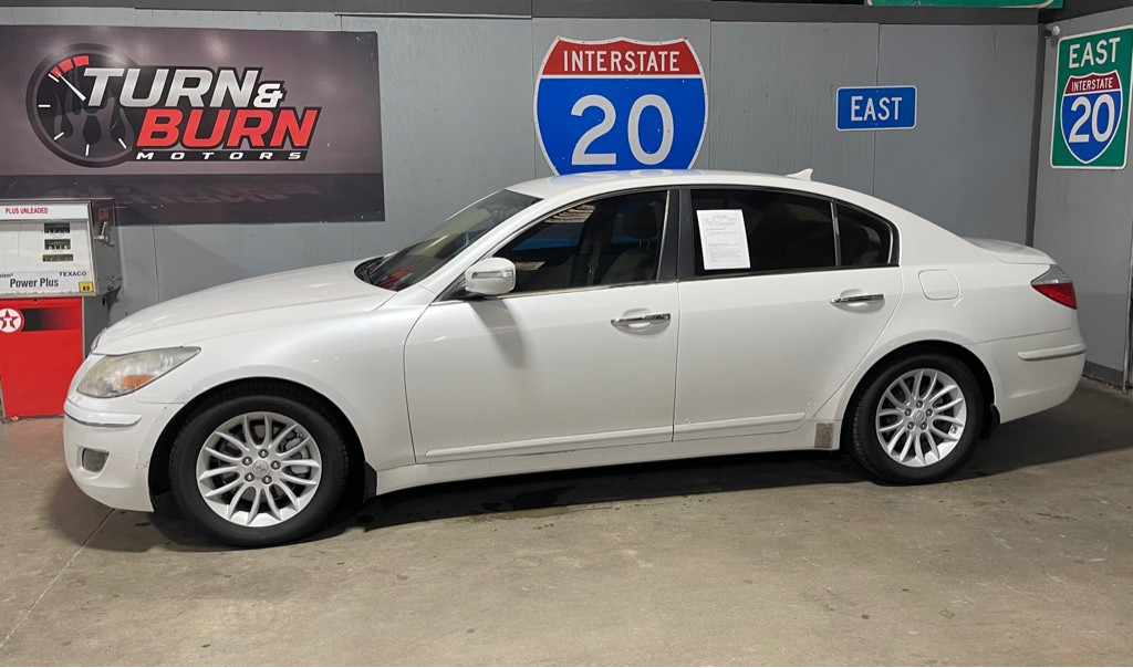 2011 Hyundai Genesis Image 3