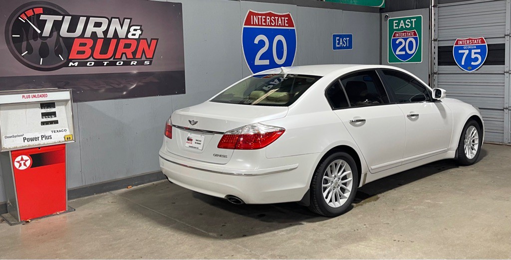 2011 Hyundai Genesis Image 4