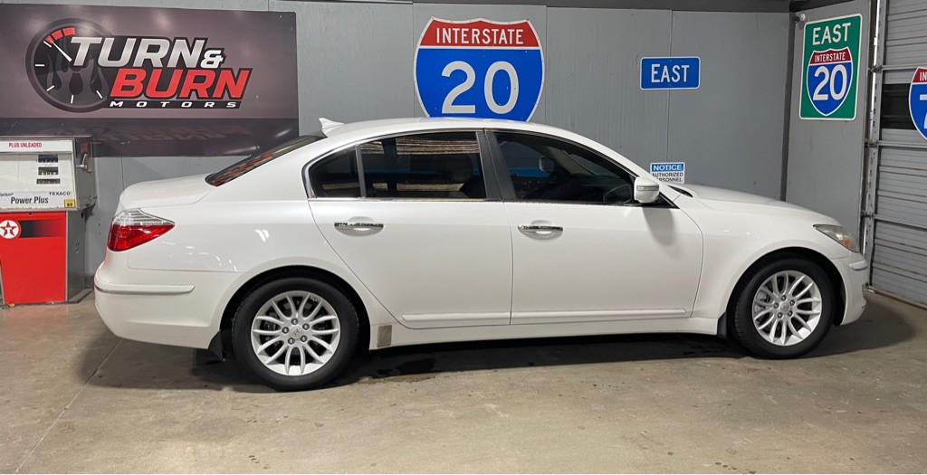 2011 Hyundai Genesis Image 5