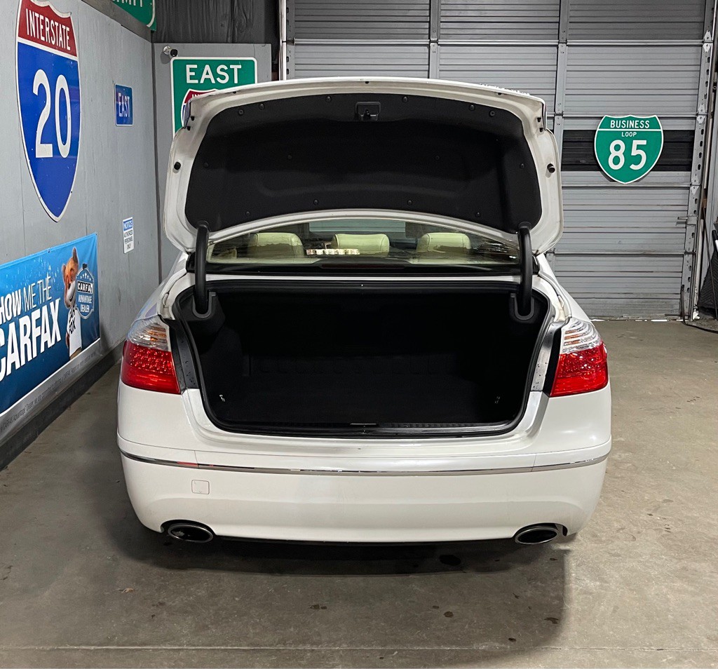 2011 Hyundai Genesis Image 7