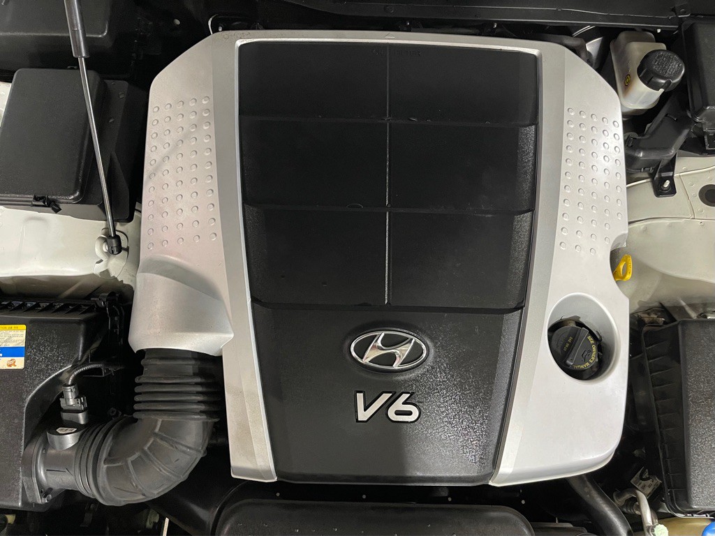 2011 Hyundai Genesis Image 8