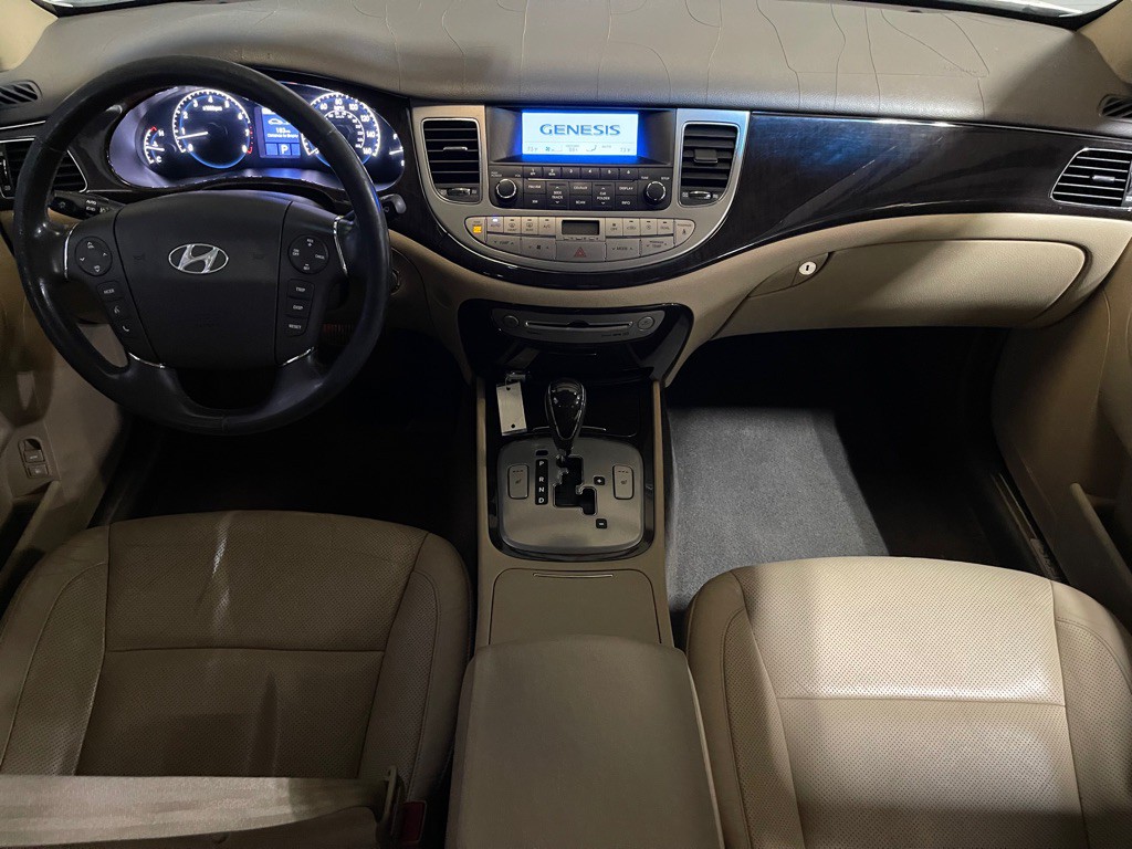 2011 Hyundai Genesis Image 15