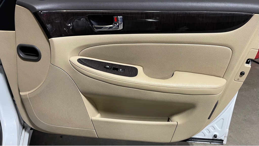 2011 Hyundai Genesis Image 16