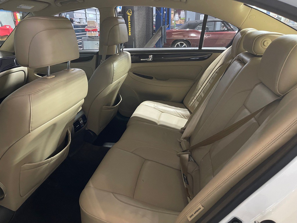 2011 Hyundai Genesis Image 18