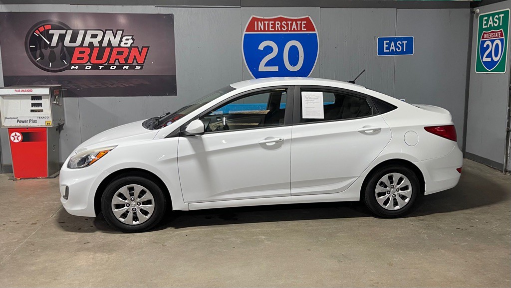 2016 Hyundai Accent Image 3