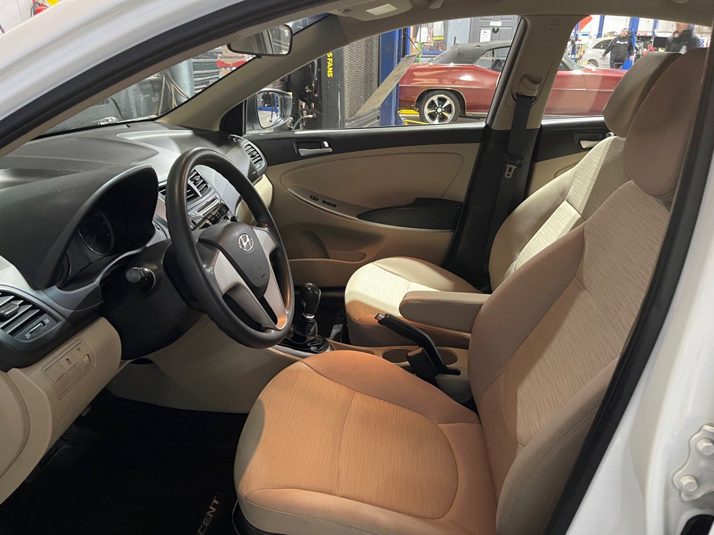 2016 Hyundai Accent Image 10