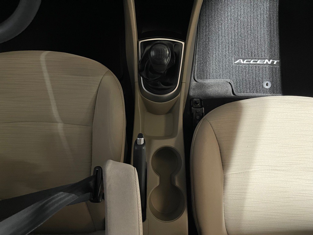 2016 Hyundai Accent Image 14