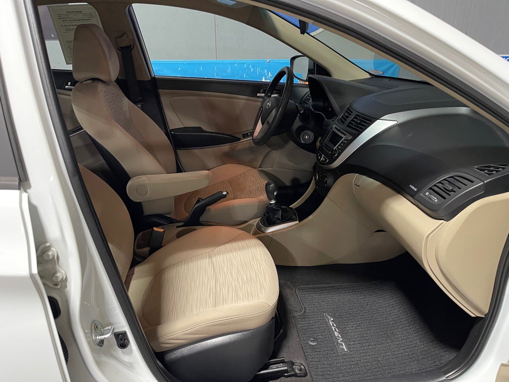 2016 Hyundai Accent Image 17