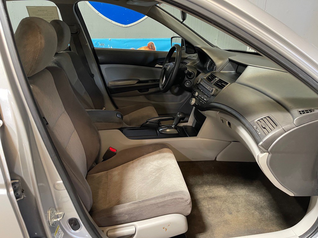 2010 Honda Accord Image 17
