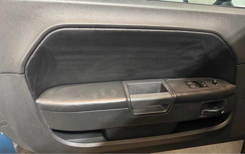 2014 Dodge Challenger Image 8