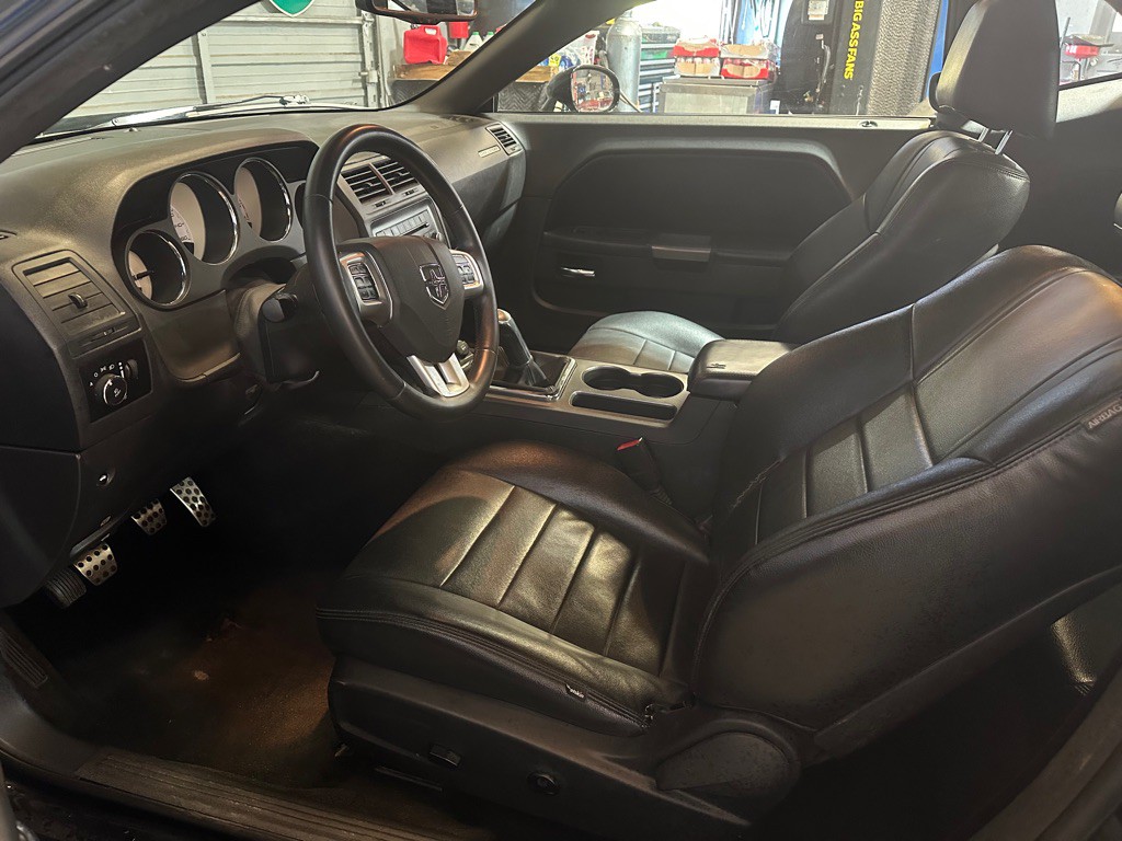 2014 Dodge Challenger Image 9