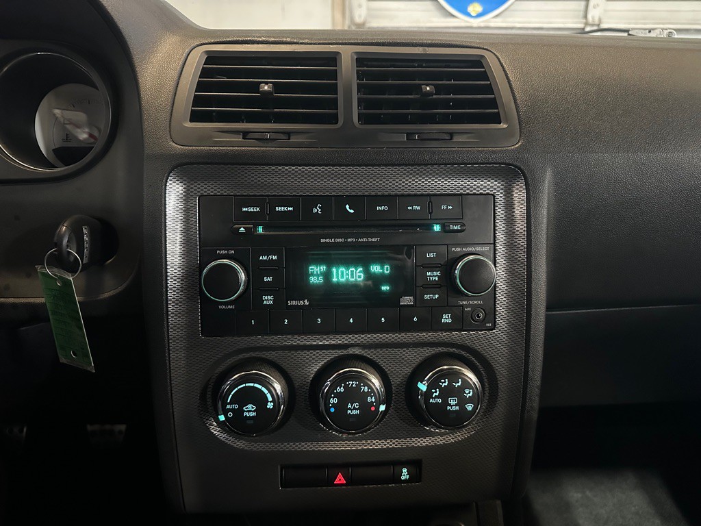 2014 Dodge Challenger Image 12